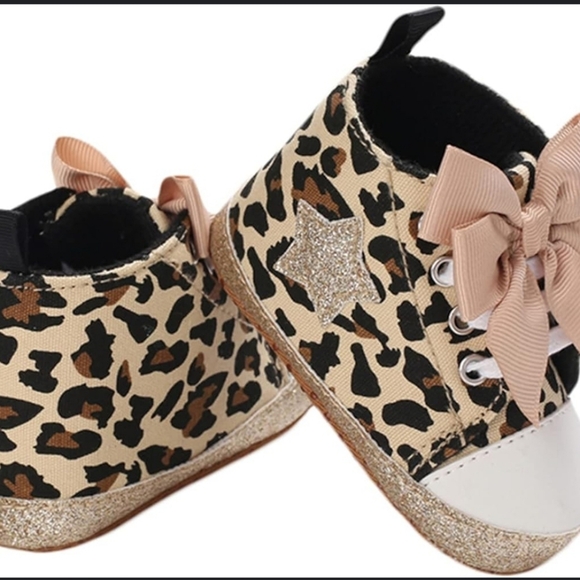 NWT Valen Sina Baby Girl Size 1 Walking Shoes Casual Soft Sneakers with Bows - Picture 3 of 16